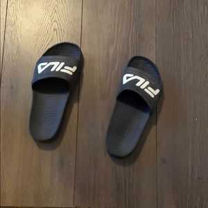 Fila slides